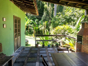 Casa da mata com piscina natural em condomínio